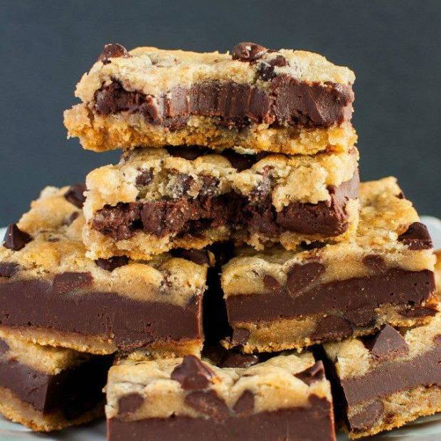 fudge-stuffed choc chip cookie bars
