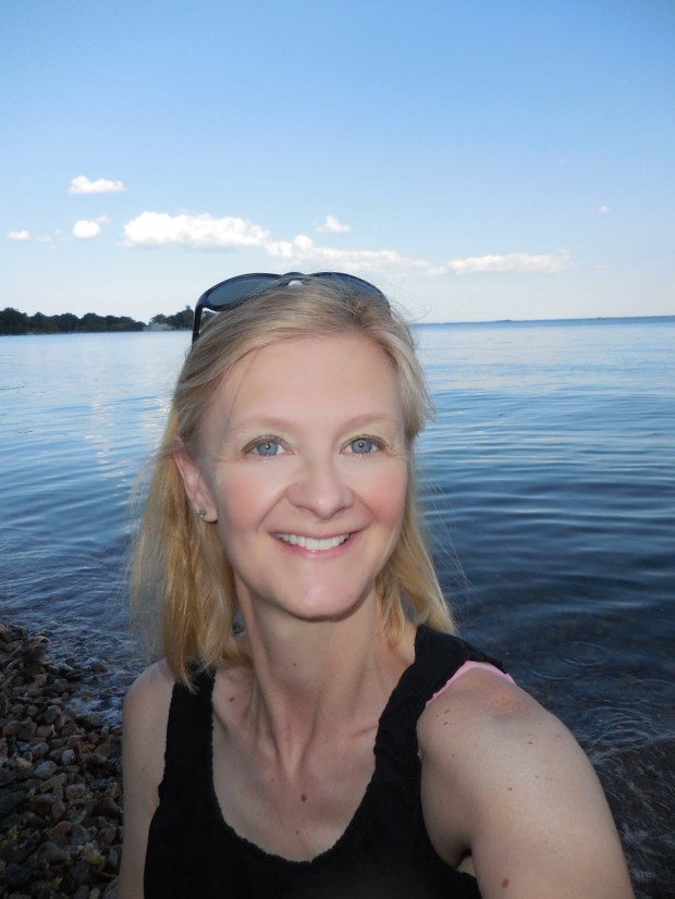 Cathy Mealey headshot